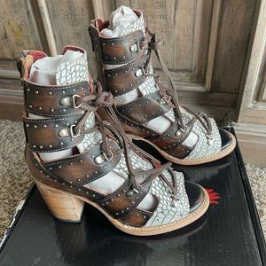 New Freebird Brandy Black and White Multi Size 8